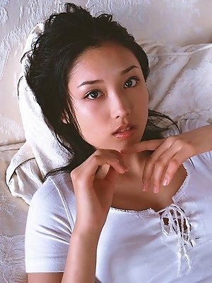 Yoko Mitsuya poses in her bra and panties in these pics